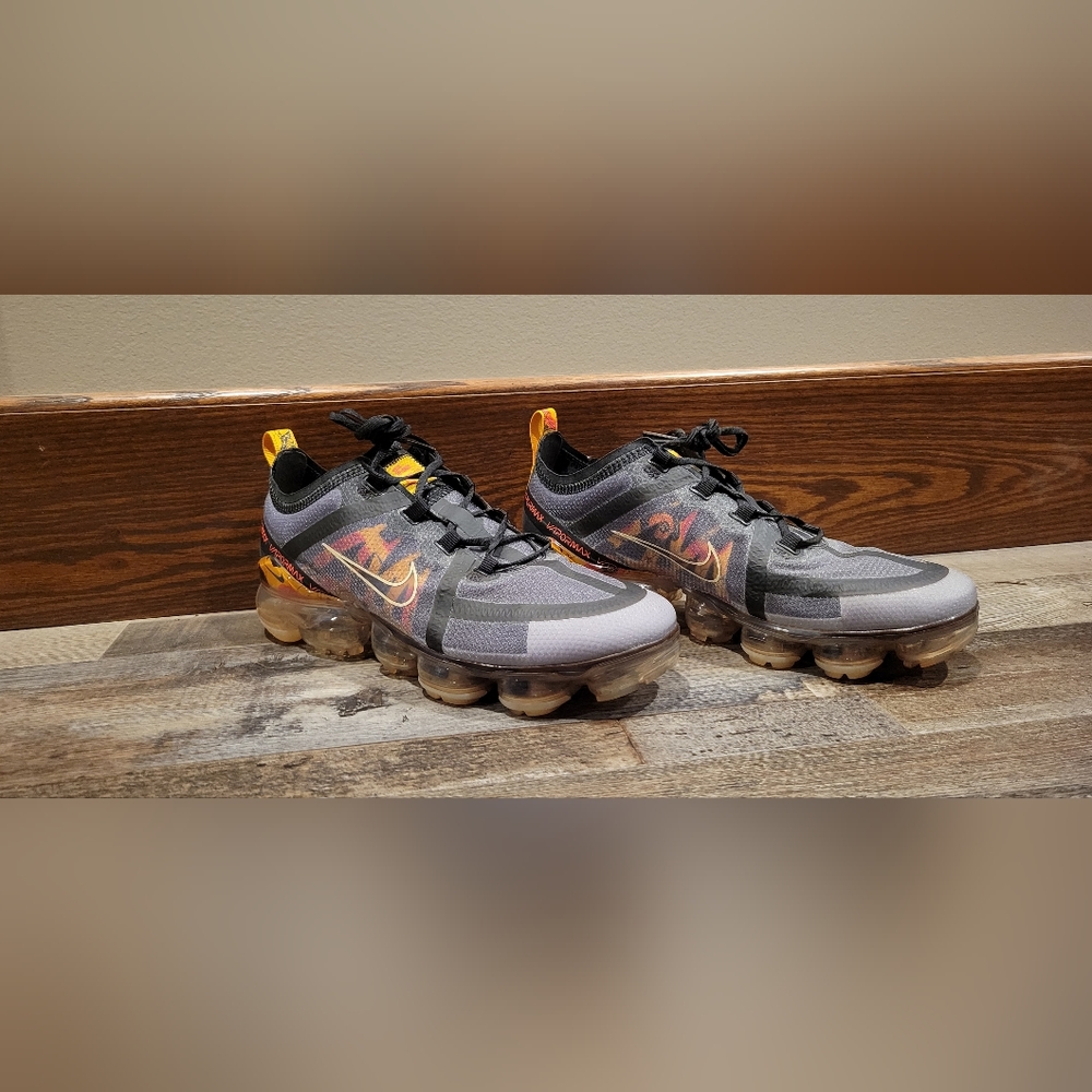 NWOT Womens Nike Vapormax 2019 floral black university gold